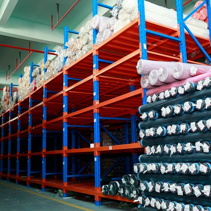 Kệ kho nào phù hợp với ngành may mặc?